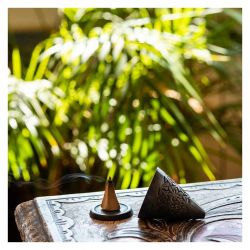 Encens d'été - Pyramides d'encens - 10x pyramides 30 min. + support - Les encens du monde
