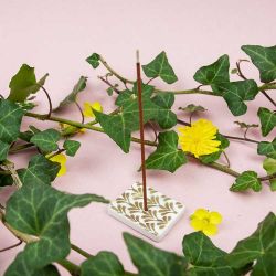 Encens précieux KARIN du Japon, Forêt de fleurs (porte encens inclus) - 40x 30min. - Les Encens du monde