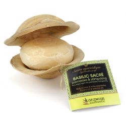 Savon ayurvédique au Basilic sacré adoucissant dans sa feuille de palmier - 100g - Karawan