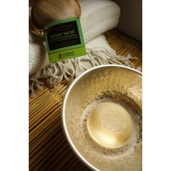 Sapone ayurvedico al Basilico sacro, ammorbidente nella sua foglia di palma - 100g - Karawan