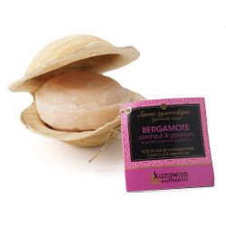 Sapone Ayurvedico al Bergamotto rigenerante, nella sua foglia di palma - 100g - Karawan