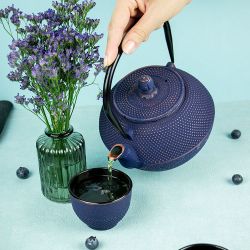 Théière en fonte, SONG bleue, avec filtre inox - 1,2 litre - Aromandise