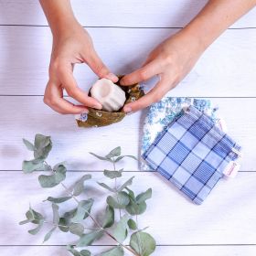 Die Tasche aus Upcycling-Stoff, ideal für feste Kosmetika - Lamazune