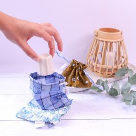 Die Tasche aus Upcycling-Stoff, ideal für feste Kosmetika - Lamazune