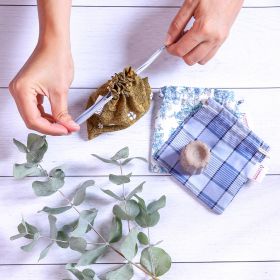 Die Tasche aus Upcycling-Stoff, ideal für feste Kosmetika - Lamazune