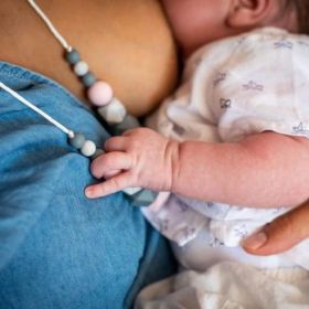 Collana da allattamento in silicone - Gioielli irreversibili in nero e legno