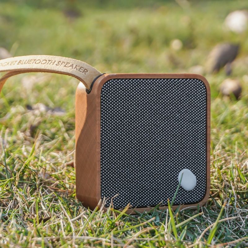 Ökologisch gestalteter Taschenlautsprecher MI Square Bluetooth aus Kirschholz - Gingko Design