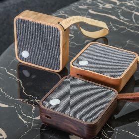 Ökologisch gestalteter Taschenlautsprecher MI Square Bluetooth aus Kirschholz - Gingko Design