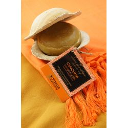 Ayurvedische Seife mit reinigender Kurkuma in ihrem Palmblatt - 100g - Karawan