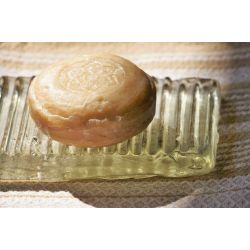 Ayurvedische Seife mit reinigender Kurkuma in ihrem Palmblatt - 100g - Karawan