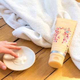 Le Bienfaiteur, Crema corpo concentrata e dissetante per le future mamme - 200 ml - Omum