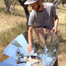SUNGLOBE, Le barbecue Solaire innovant avec cuisse à haute température - 2-5 personnes, 200°-240°C - Solar Brother