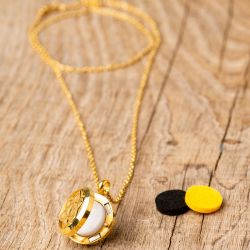 Collana profumata Calicéa in acciaio inossidabile, colore oro, con catena di 70cm - Innozbiz