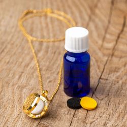 Collana profumata Calicéa in acciaio inossidabile, colore oro, con catena di 70cm - Innozbiz